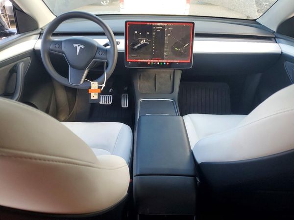 2025 TESLA MODEL Y
