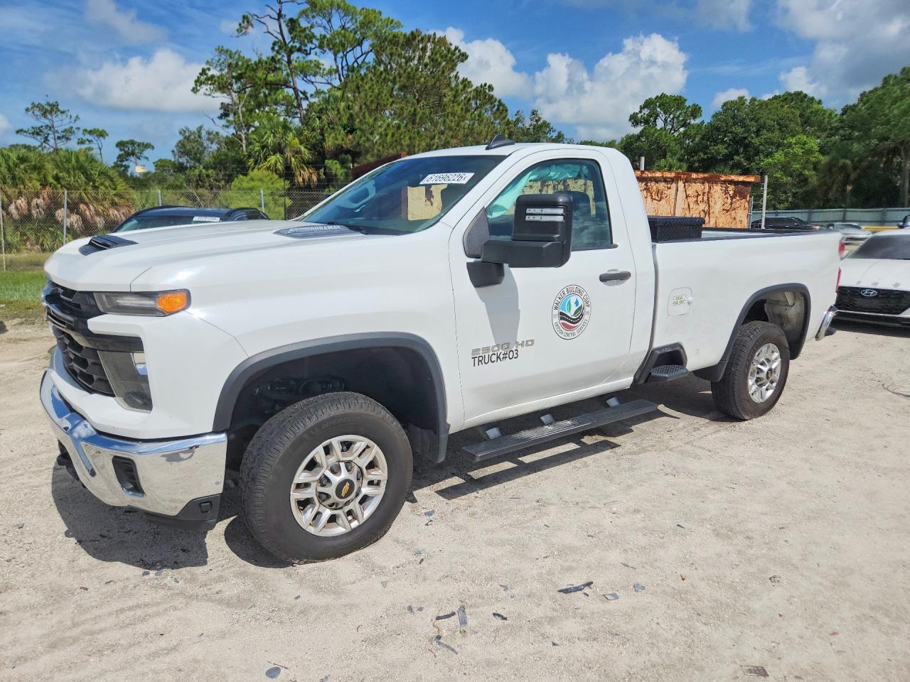 2024 CHEVROLET SILVERADO Work Truck — Front 3/4
