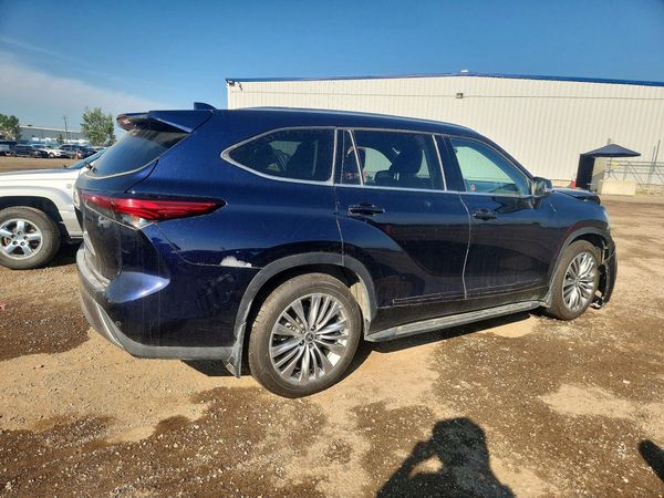 2022 TOYOTA HIGHLANDER Platinum