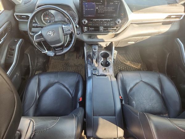 2022 TOYOTA HIGHLANDER Platinum