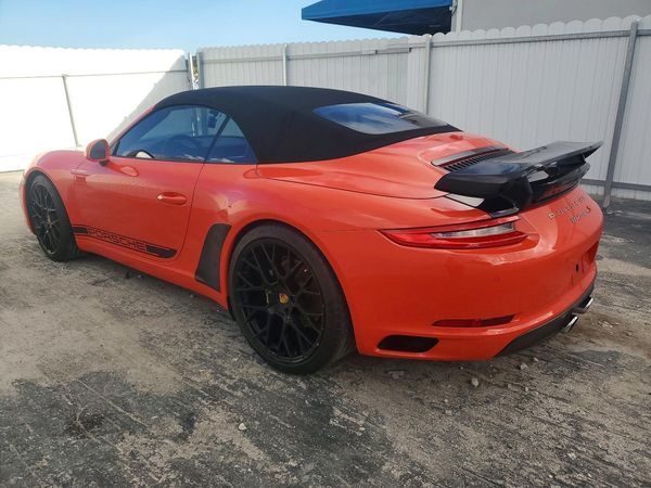 2017 PORSCHE 911