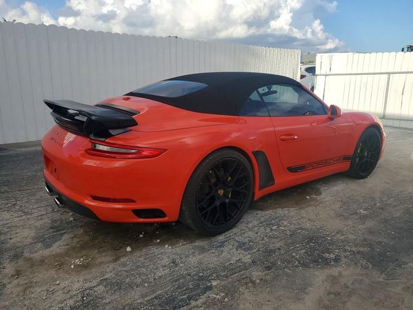 2017 PORSCHE 911