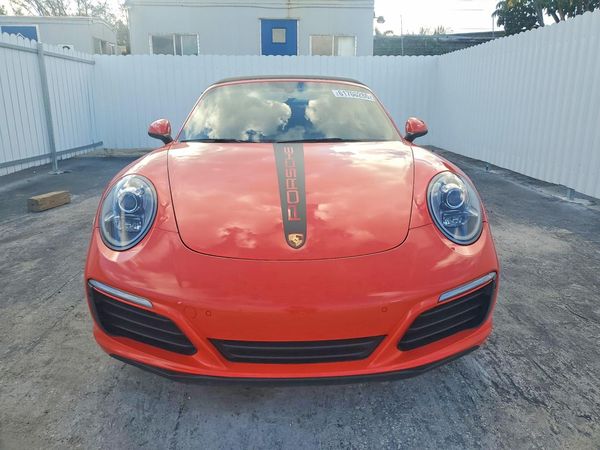 2017 PORSCHE 911
