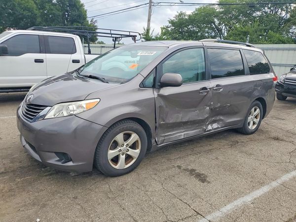 2014 TOYOTA SIENNA