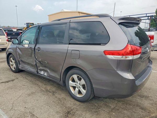 2014 TOYOTA SIENNA