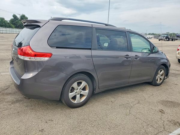 2014 TOYOTA SIENNA