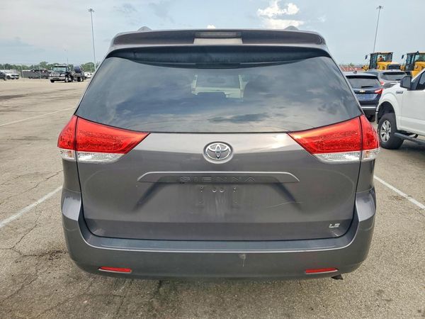 2014 TOYOTA SIENNA