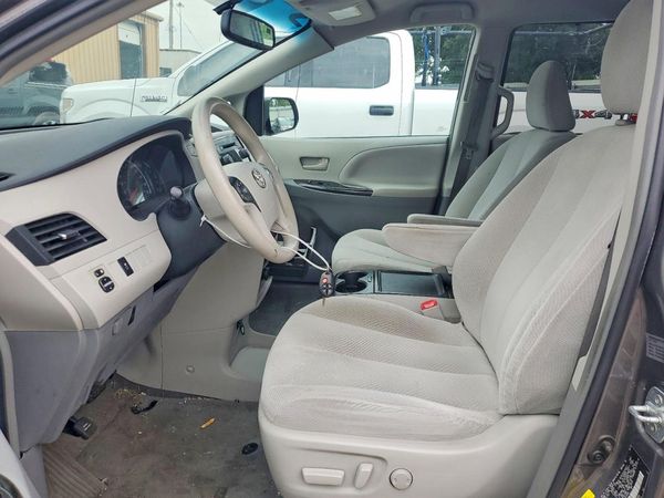 2014 TOYOTA SIENNA
