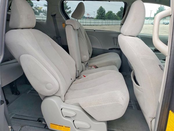 2014 TOYOTA SIENNA