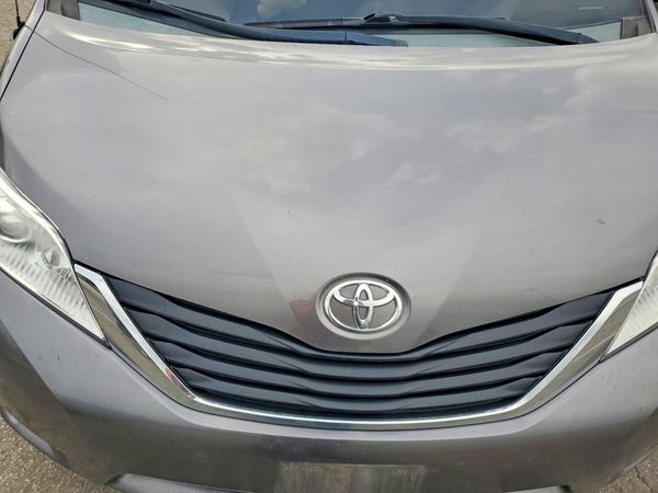 2014 TOYOTA SIENNA