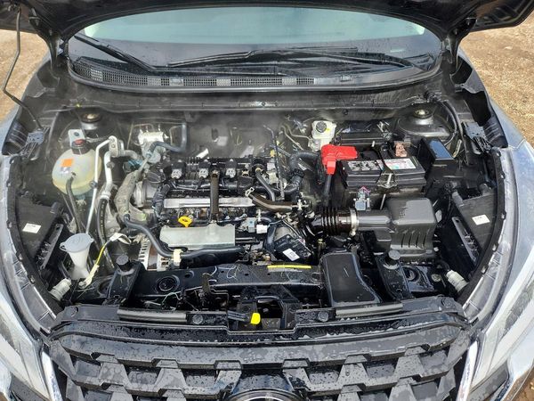 2024 NISSAN KICKS