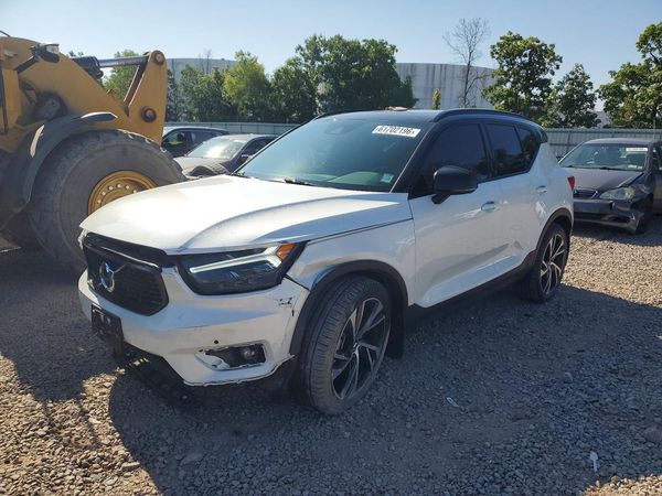 2021 VOLVO XC40 R-Design