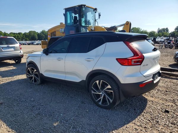 2021 VOLVO XC40 R-Design