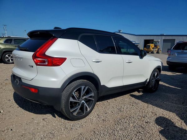 2021 VOLVO XC40 R-Design