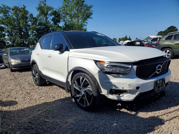 2021 VOLVO XC40 R-Design