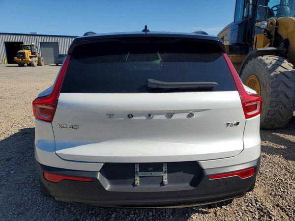 2021 VOLVO XC40 R-Design