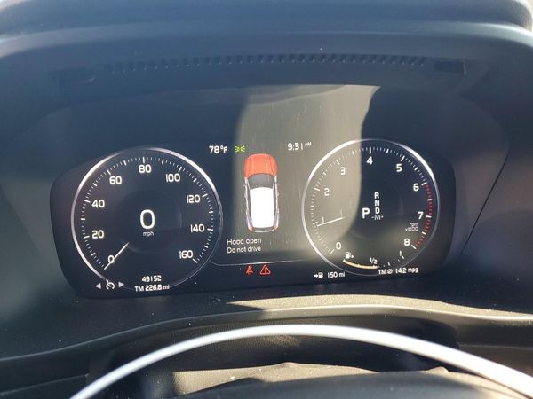 2021 VOLVO XC40 R-Design