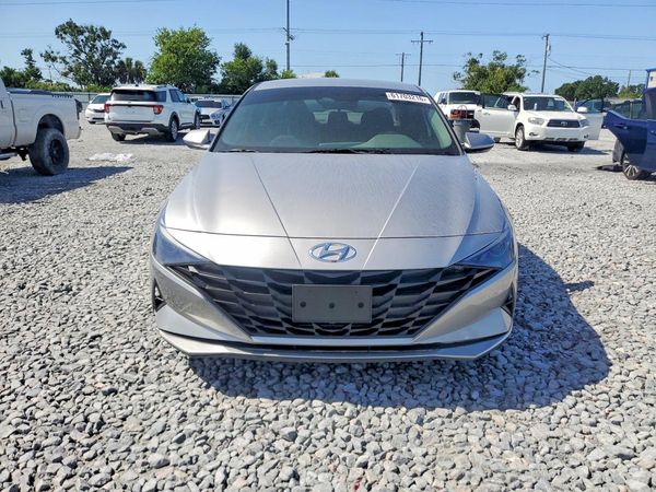 2021 HYUNDAI ELANTRA SE