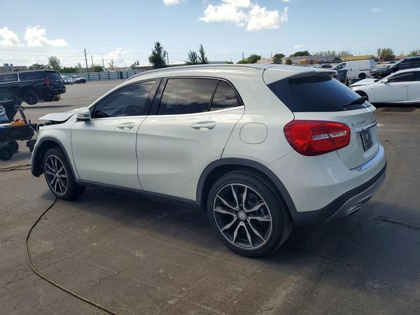 2015 MERCEDES-BENZ GLA GLA250