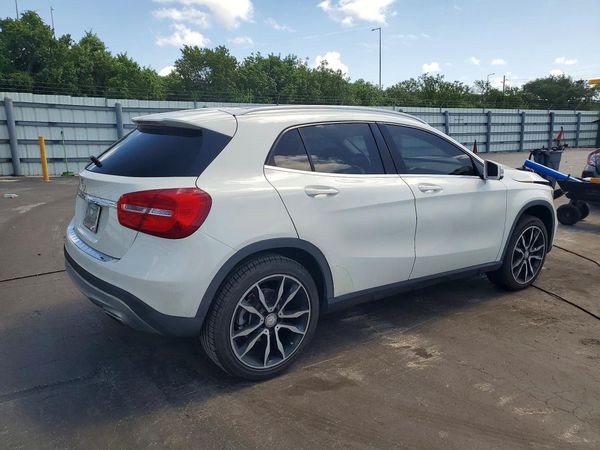 2015 MERCEDES-BENZ GLA GLA250