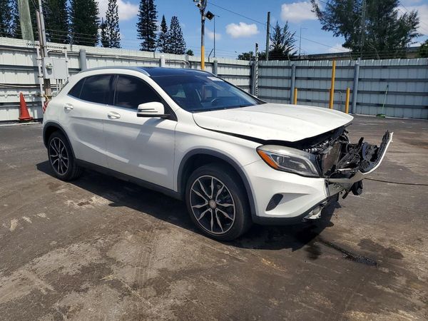 2015 MERCEDES-BENZ GLA GLA250