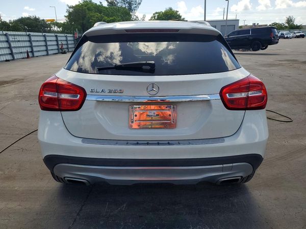 2015 MERCEDES-BENZ GLA GLA250