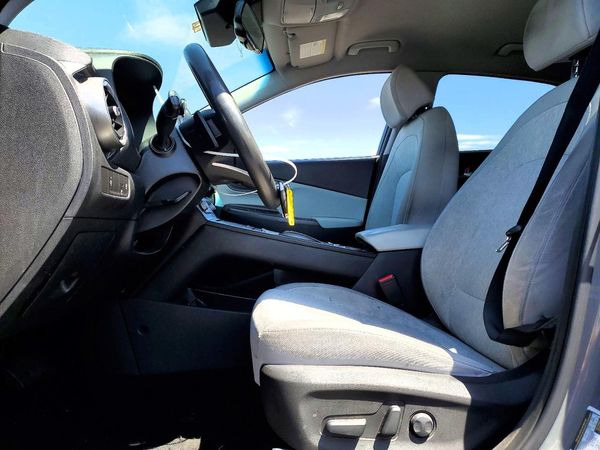 2023 HYUNDAI KONA SE