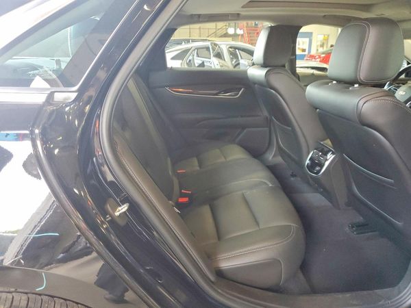 2016 CADILLAC XTS Luxury