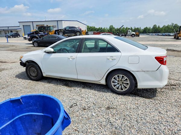 2014 TOYOTA CAMRY
