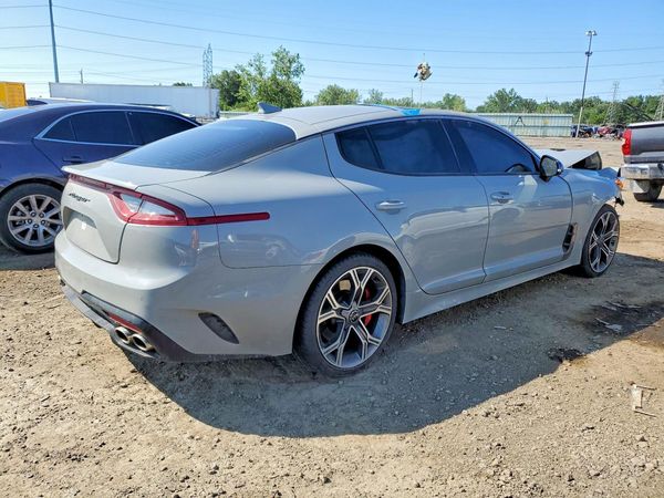 2019 KIA STINGER