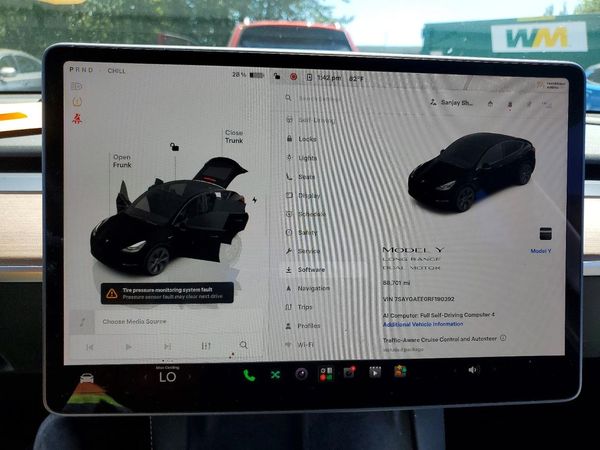 2024 TESLA MODEL Y