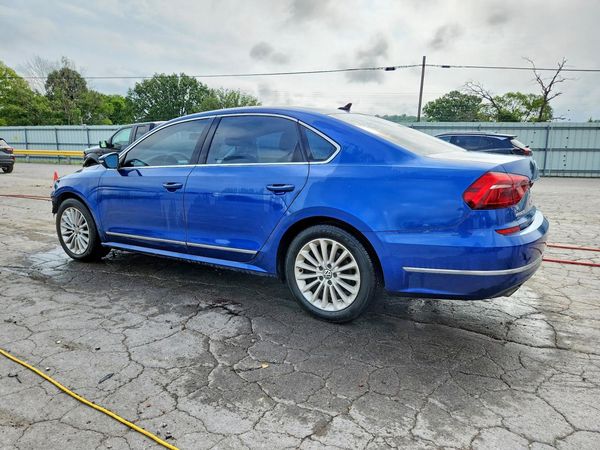 2017 VOLKSWAGEN PASSAT SE