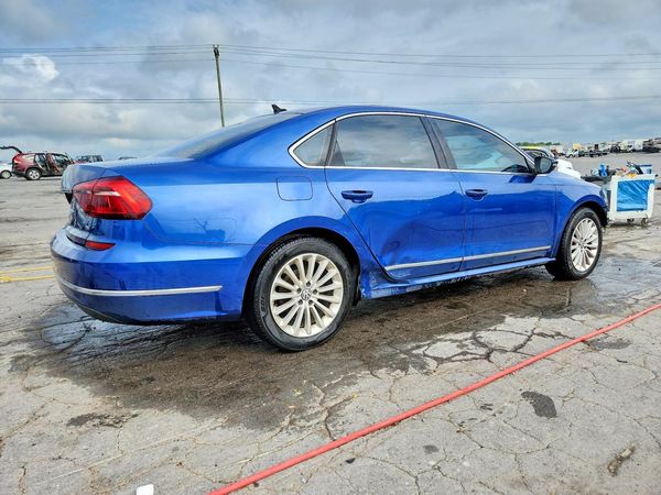 2017 VOLKSWAGEN PASSAT SE