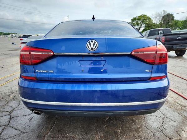 2017 VOLKSWAGEN PASSAT SE