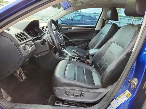 2017 VOLKSWAGEN PASSAT SE