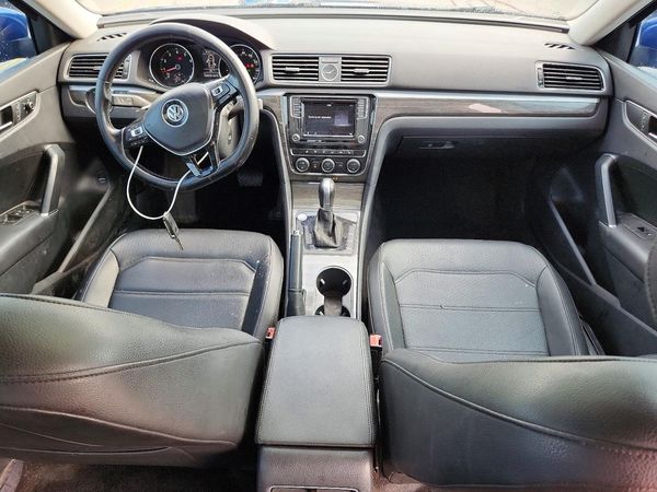 2017 VOLKSWAGEN PASSAT SE