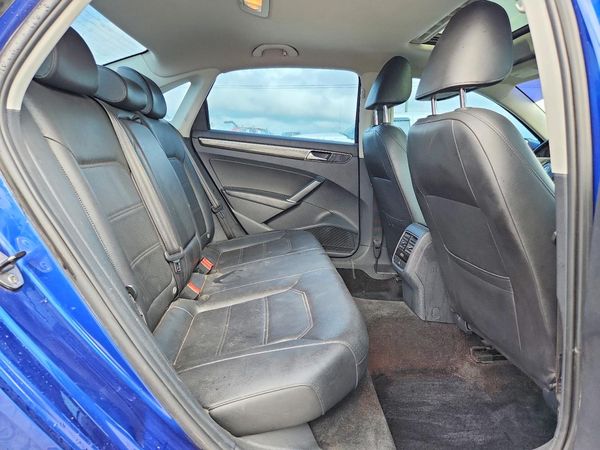 2017 VOLKSWAGEN PASSAT SE