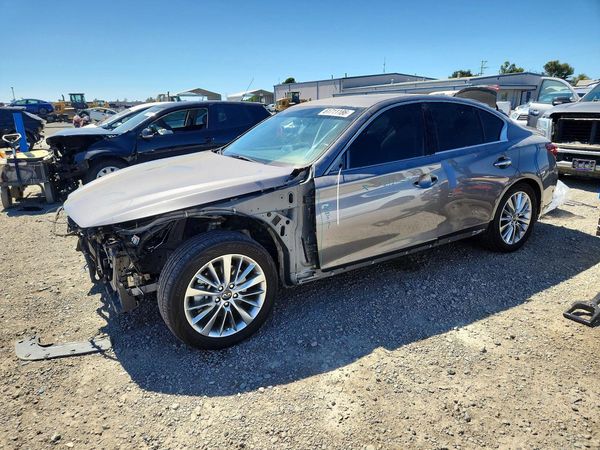 2021 INFINITI Q50 LUXE