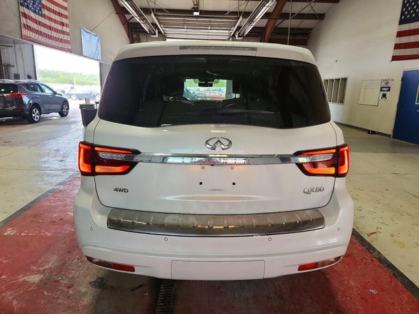 2021 INFINITI QX80 SV
