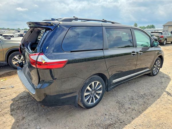 2018 TOYOTA SIENNA