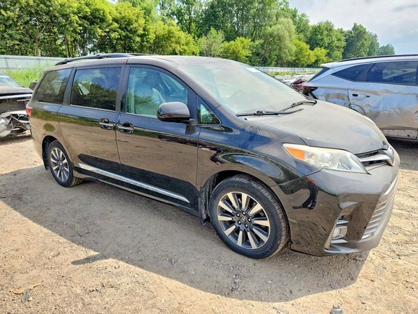 2018 TOYOTA SIENNA