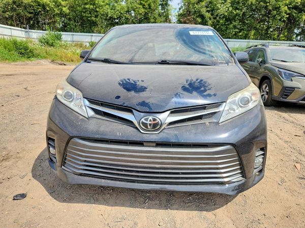 2018 TOYOTA SIENNA
