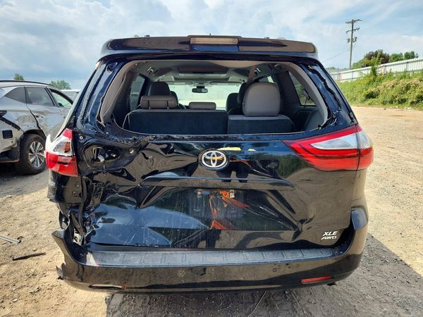 2018 TOYOTA SIENNA