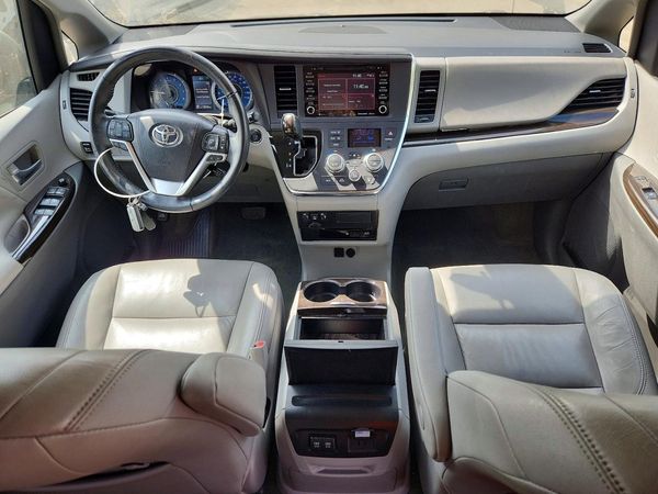 2018 TOYOTA SIENNA