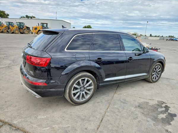 2017 AUDI Q7 quattro Prestige
