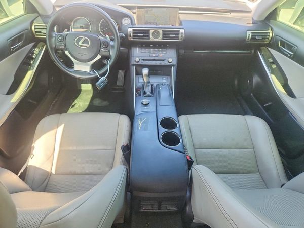 2016 LEXUS IS 200t