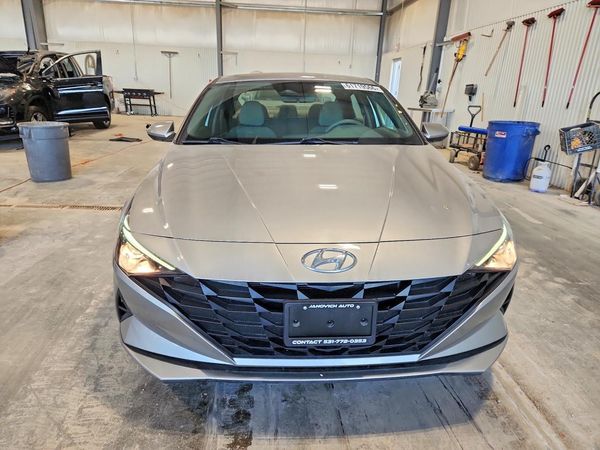 2021 HYUNDAI ELANTRA SE