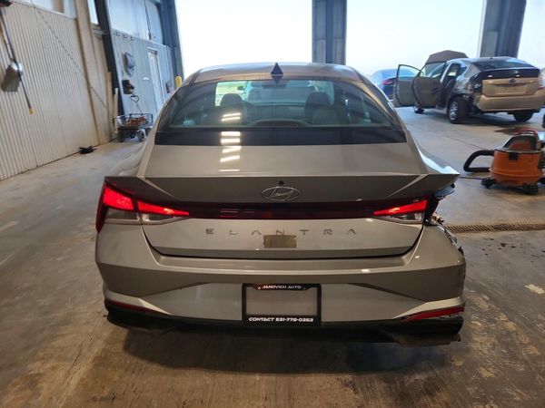 2021 HYUNDAI ELANTRA SE