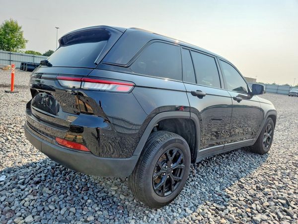 2024 JEEP GRAND CHEROKEE Laredo