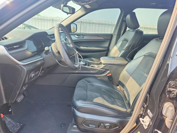 2024 JEEP GRAND CHEROKEE Laredo